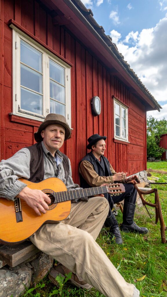 gitarr och dragharmonika av Fröding